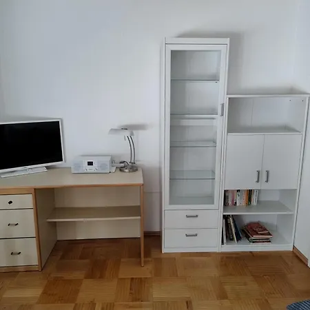Διαμέρισμα 1,5-zi-wohnung Muenchen Pasing Mit Tg-stellplatz *